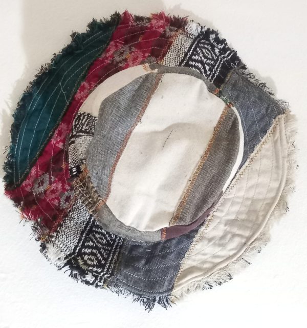 Frill hats wire