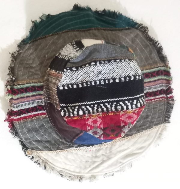 Frill hats wire