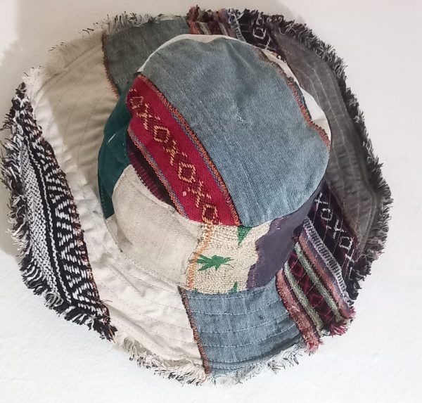 Frill hats wire
