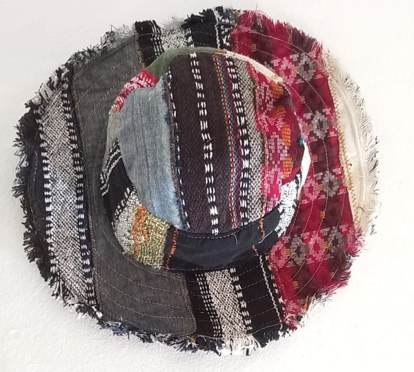Frill hats wire
