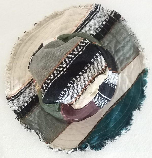 Frill hats wire
