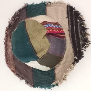 Frill hats wire