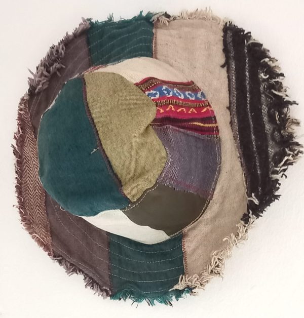 Frill hats wire